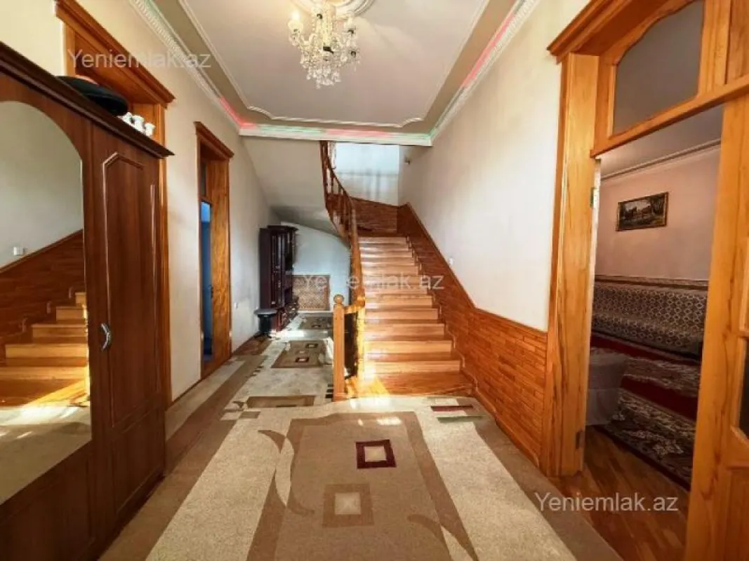 Satılır 5 otaqlı həyət evi 200 m²