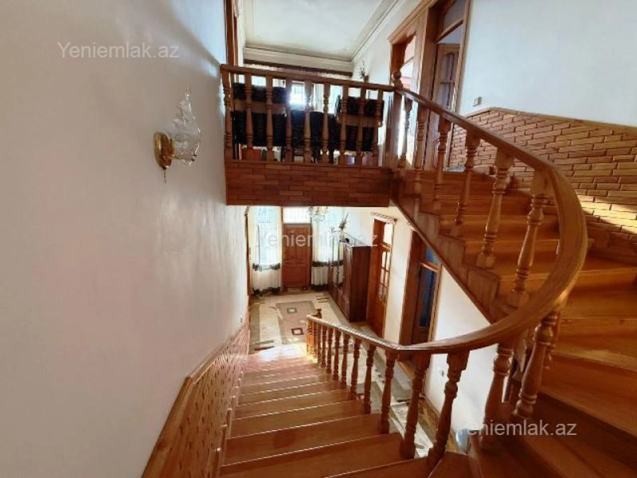 Satılır 5 otaqlı həyət evi 200 m²