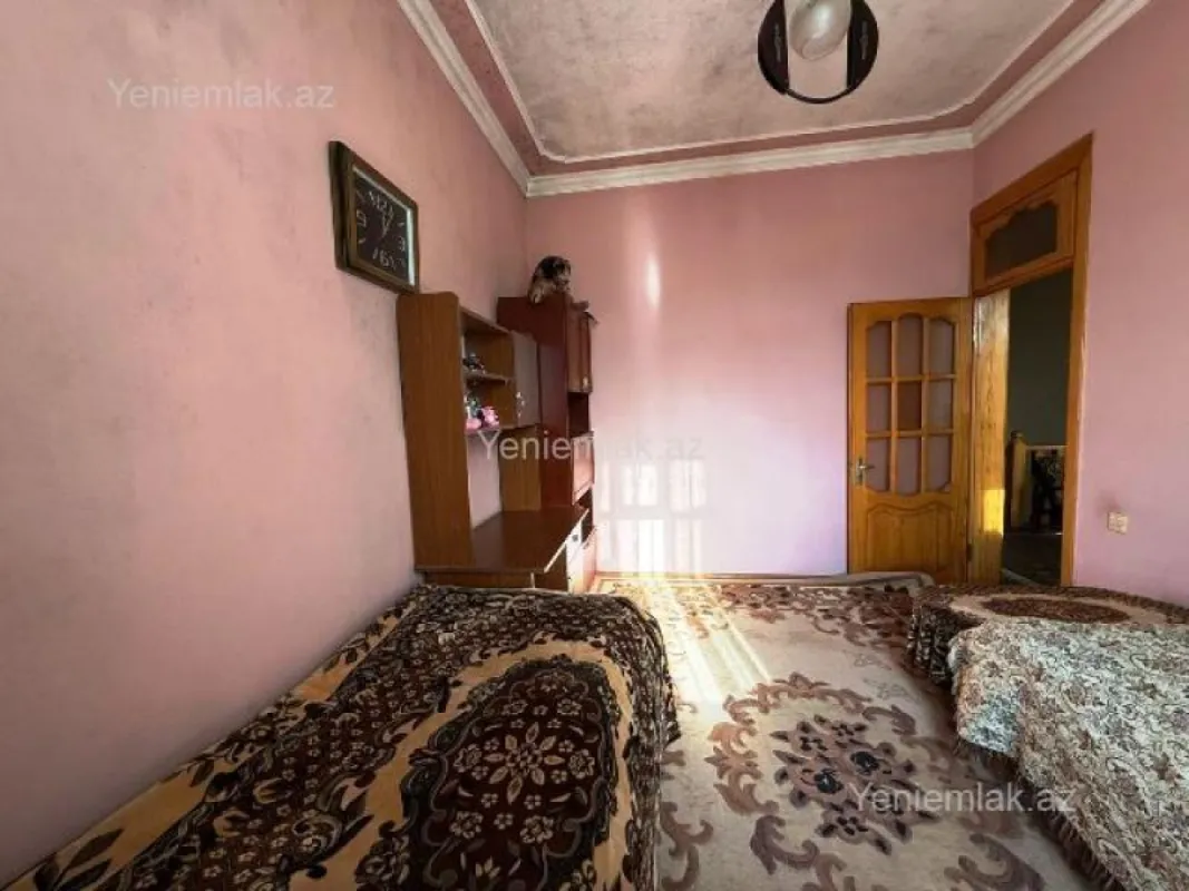Satılır 5 otaqlı həyət evi 200 m²