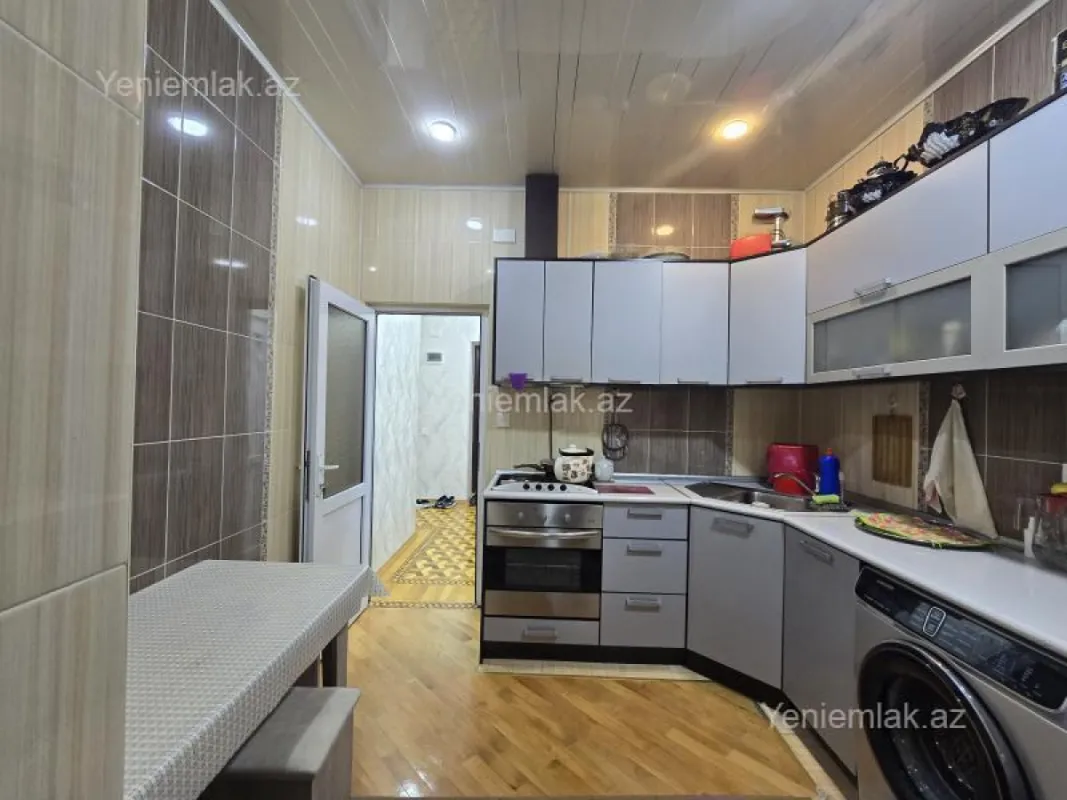 Satılır 3 otaqlı köhnə tikili 100 m²