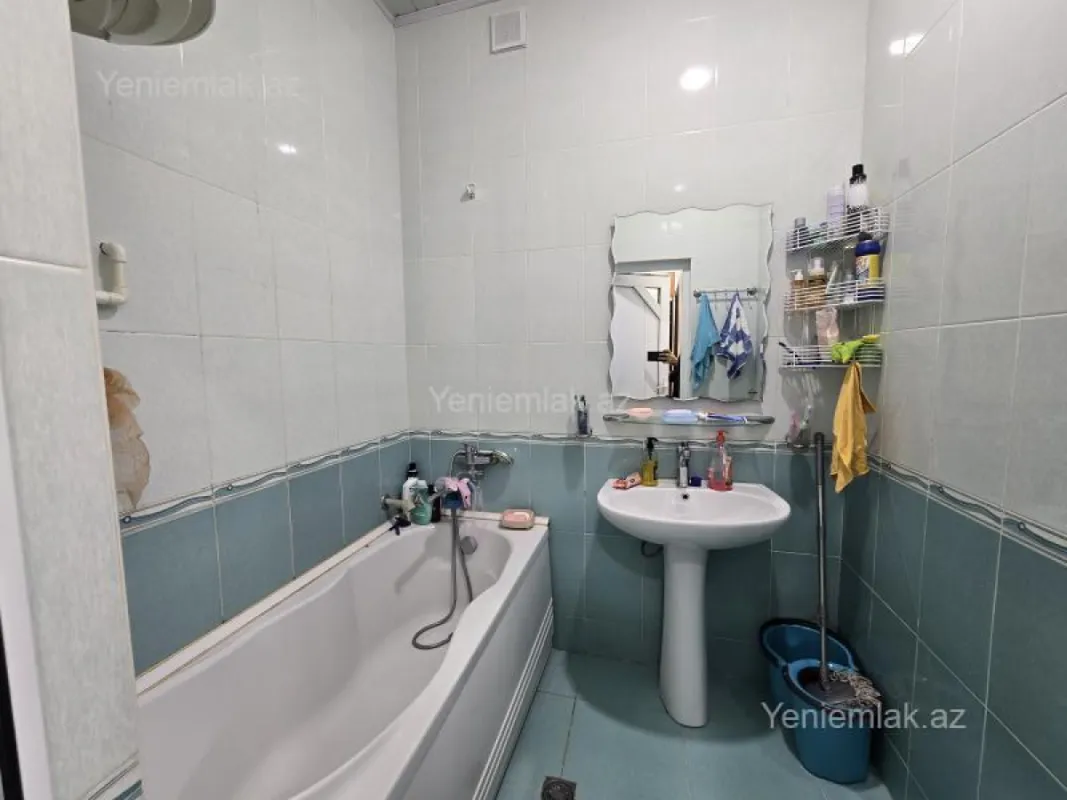 Satılır 3 otaqlı köhnə tikili 100 m²