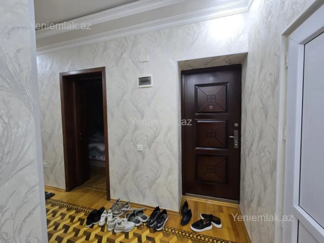 Satılır 3 otaqlı köhnə tikili 100 m²