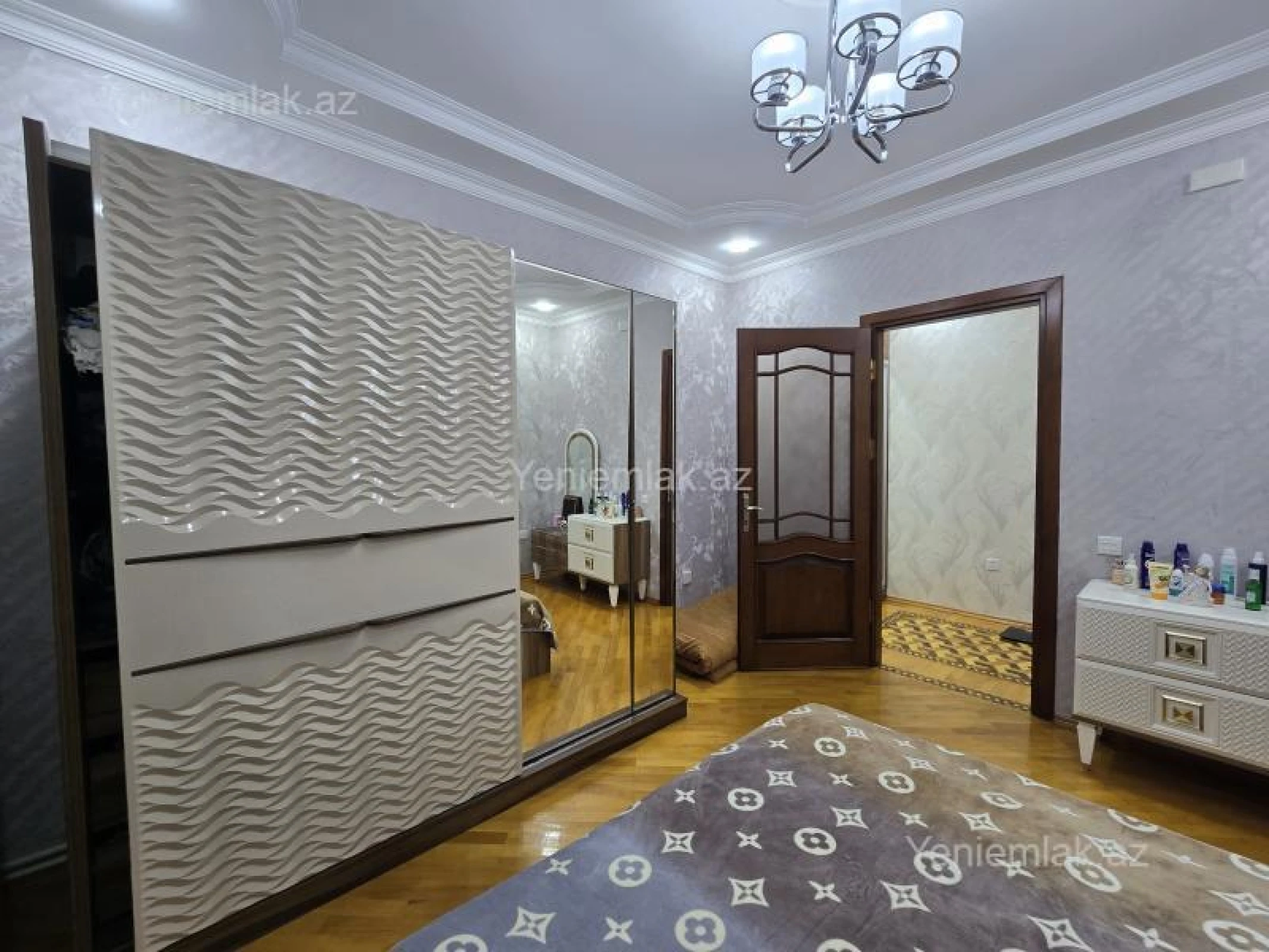 Satılır 3 otaqlı köhnə tikili 100 m²