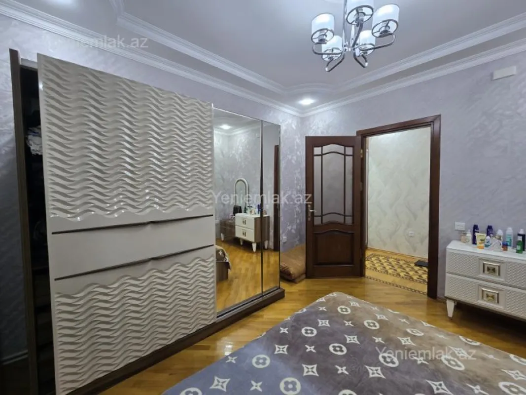 Satılır 3 otaqlı köhnə tikili 100 m²