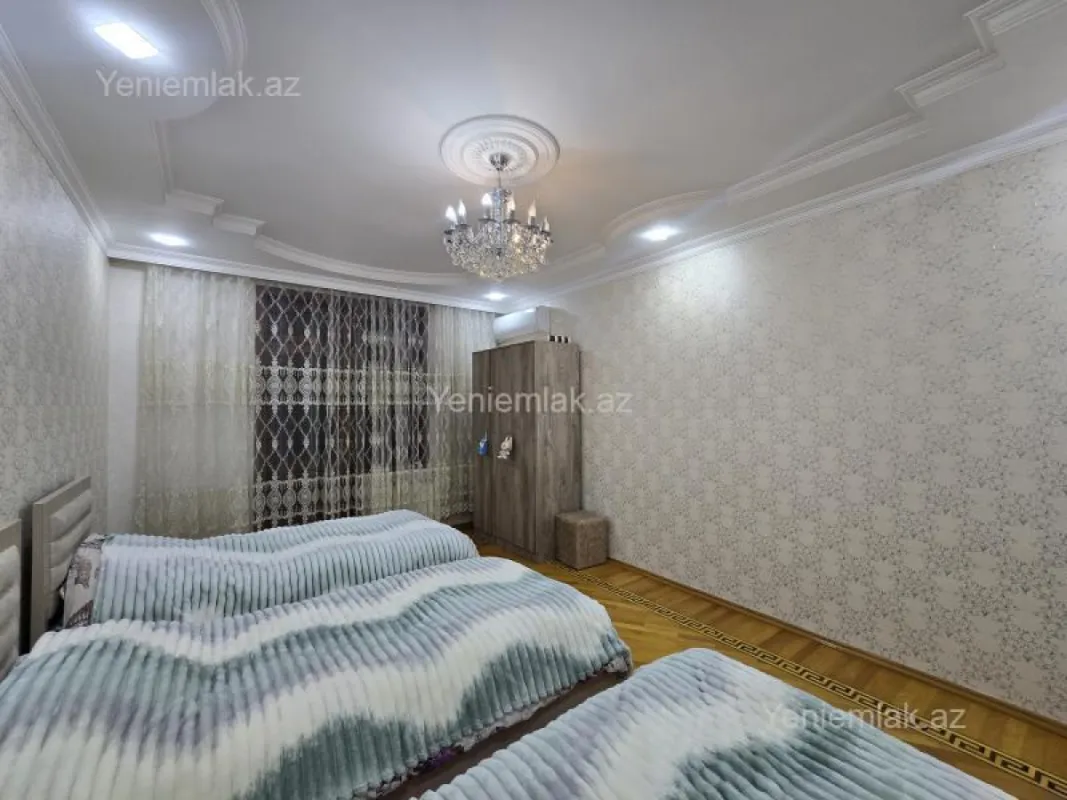 Satılır 3 otaqlı köhnə tikili 100 m²