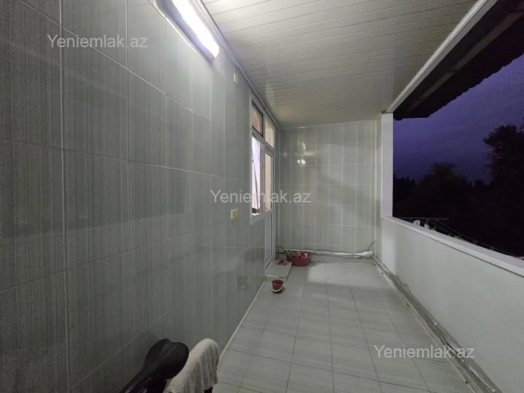 Satılır 3 otaqlı köhnə tikili 100 m²