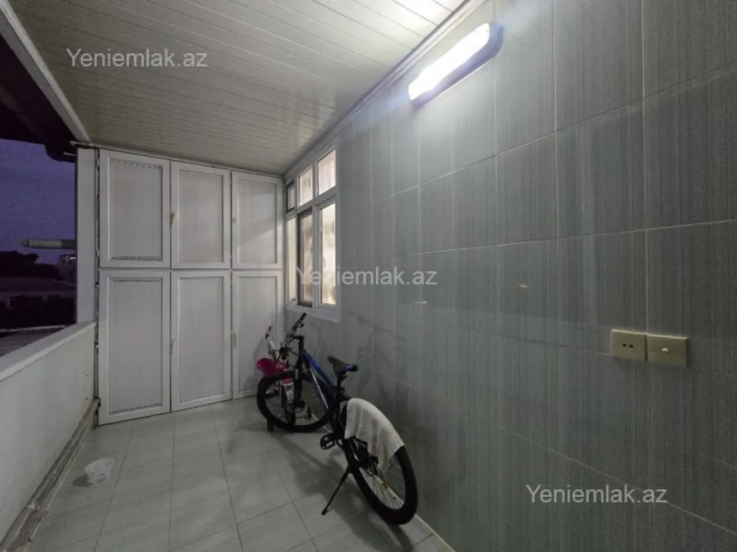 Satılır 3 otaqlı köhnə tikili 100 m²