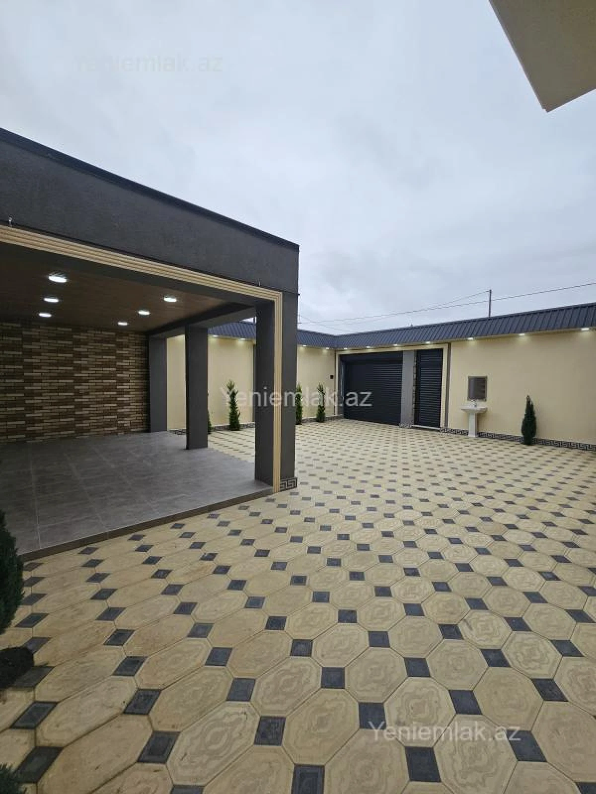 Satılır 5 otaqlı həyət evi 200 m²