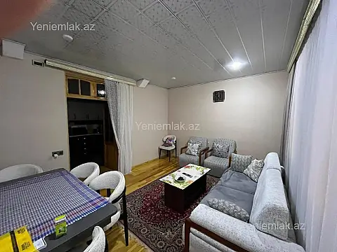 Satılır 2 otaqlı köhnə tikili 90 m²