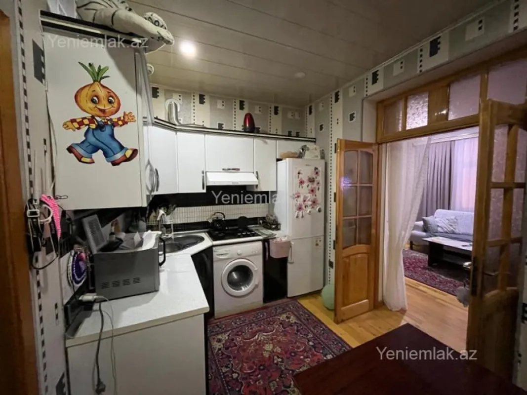 Satılır 2 otaqlı köhnə tikili 90 m²