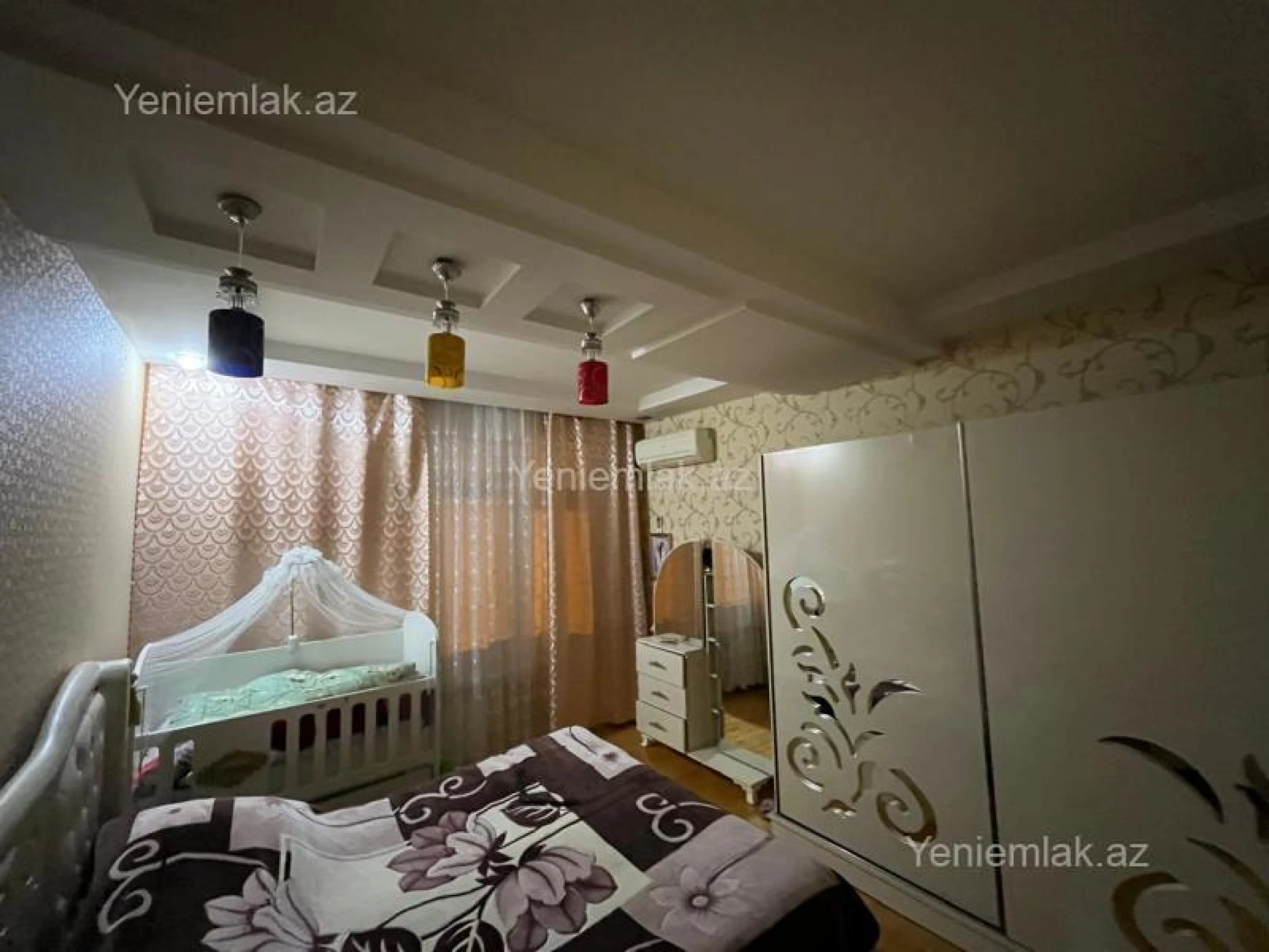 Satılır 2 otaqlı köhnə tikili 90 m²