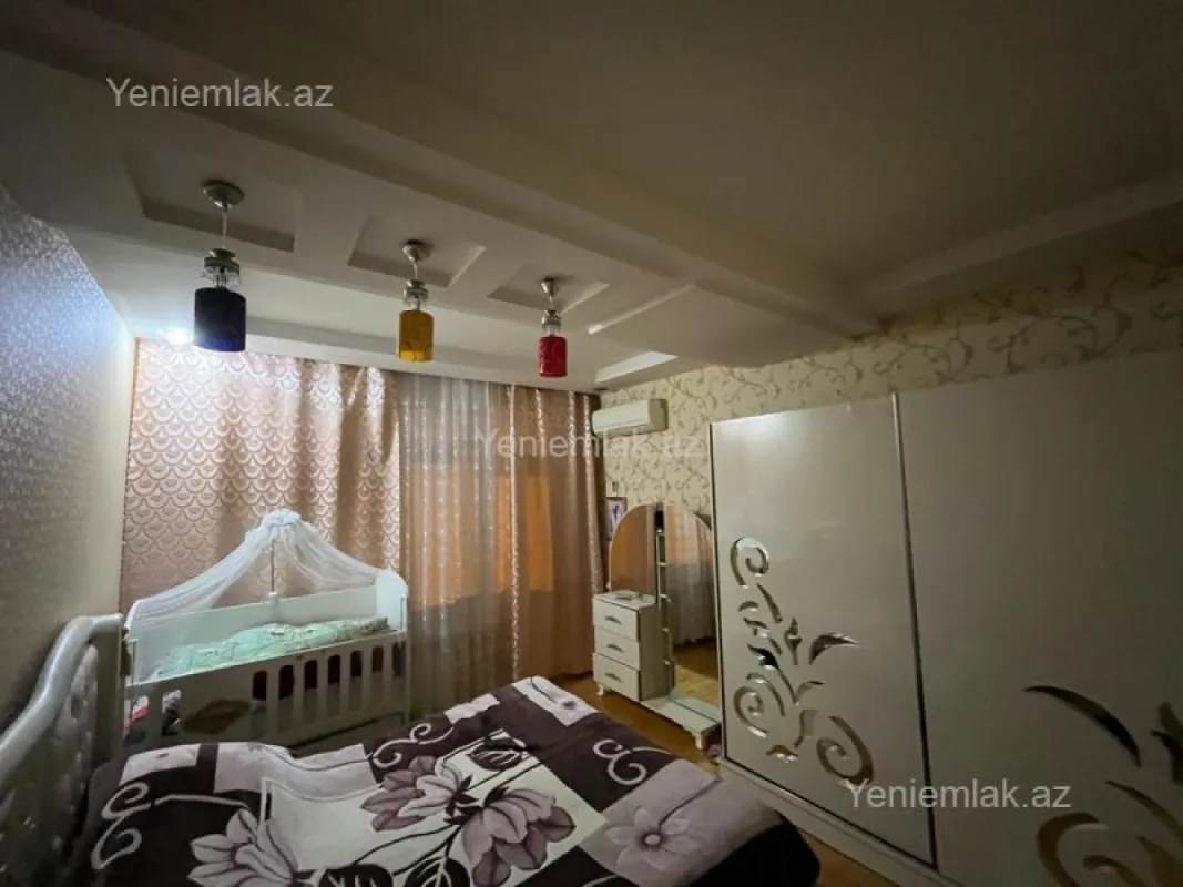 Satılır 2 otaqlı köhnə tikili 90 m²