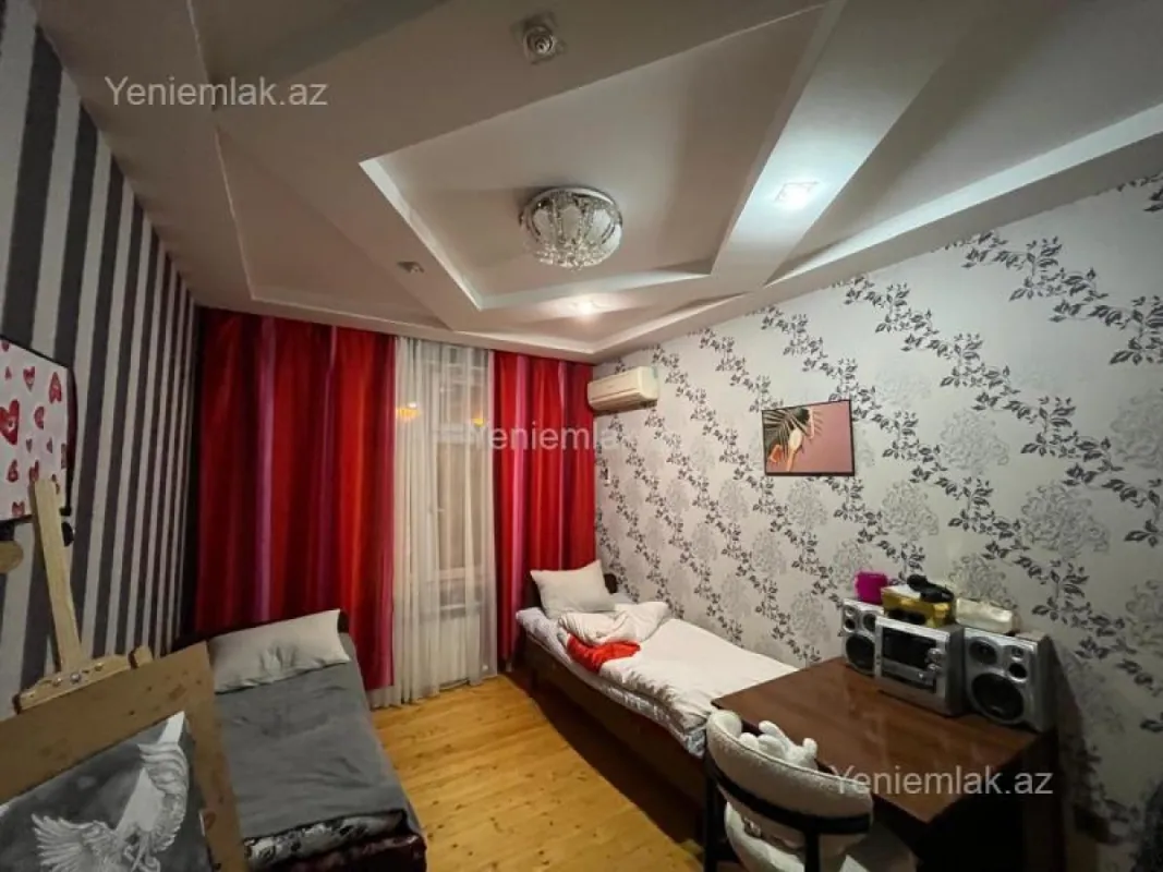 Satılır 2 otaqlı köhnə tikili 90 m²