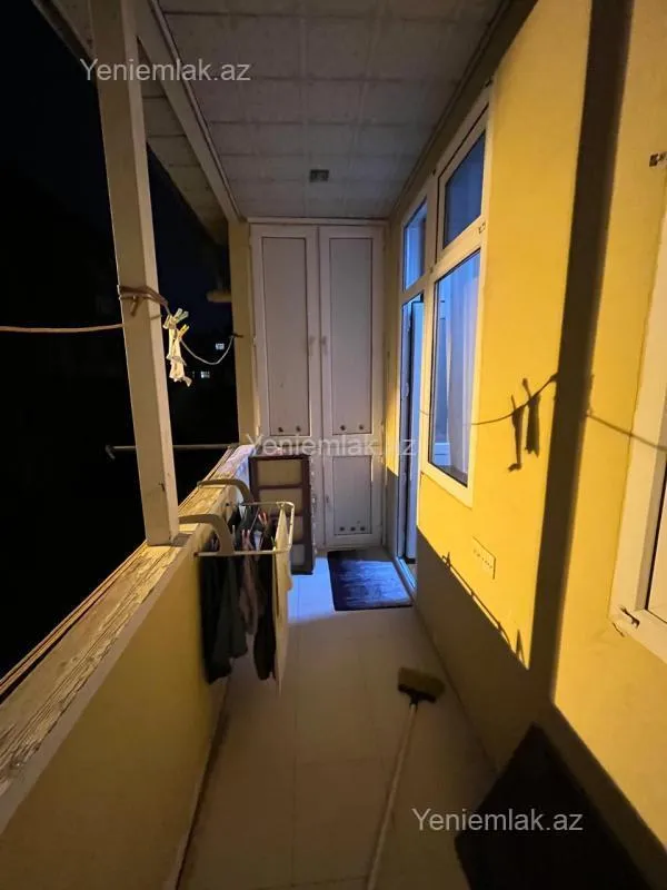 Satılır 2 otaqlı köhnə tikili 90 m²
