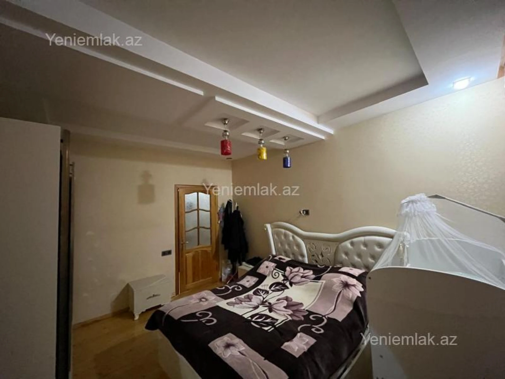 Satılır 2 otaqlı köhnə tikili 90 m²