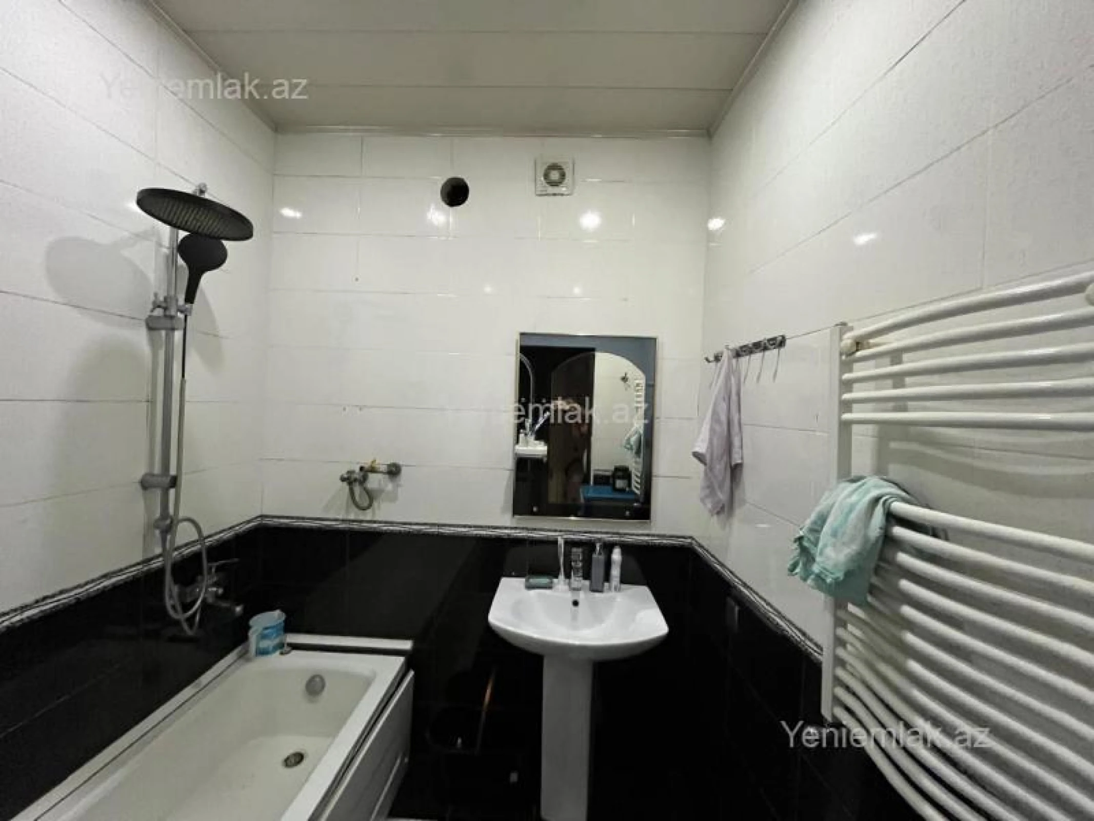 Satılır 2 otaqlı köhnə tikili 90 m²