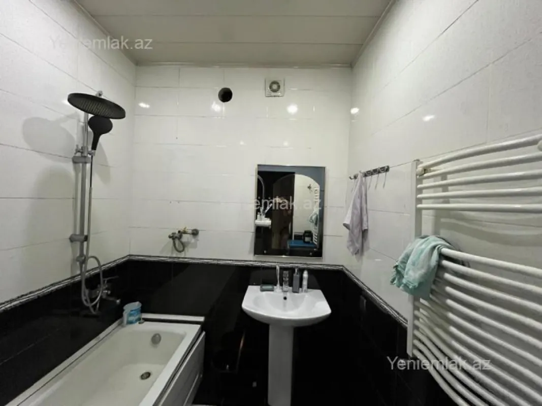 Satılır 2 otaqlı köhnə tikili 90 m²