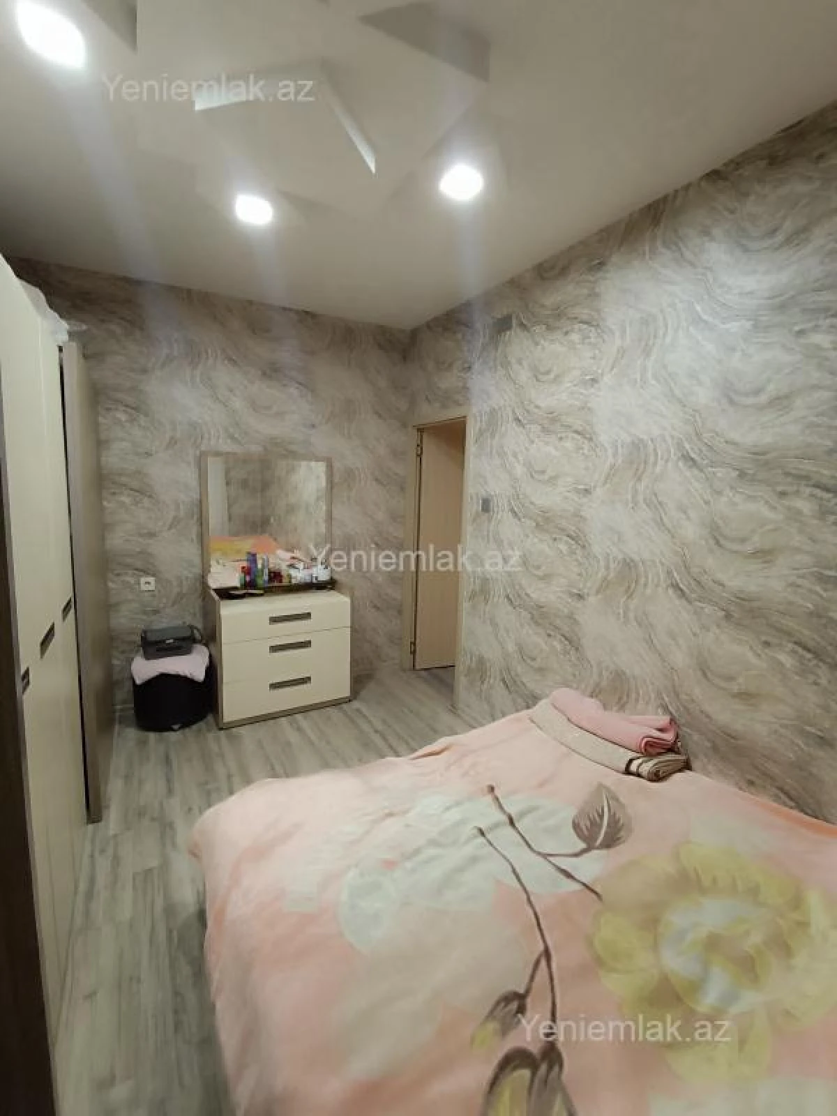 Satılır 3 otaqlı köhnə tikili 73 m²