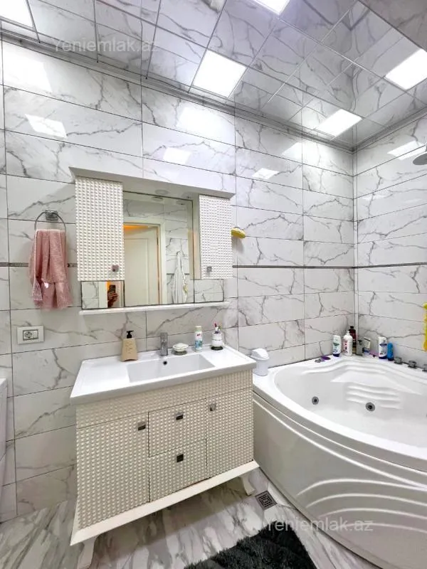 Satılır 3 otaqlı yeni tikili 170 m²