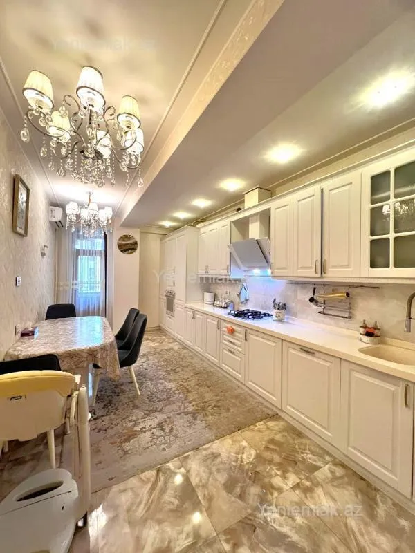 Satılır 3 otaqlı yeni tikili 170 m²