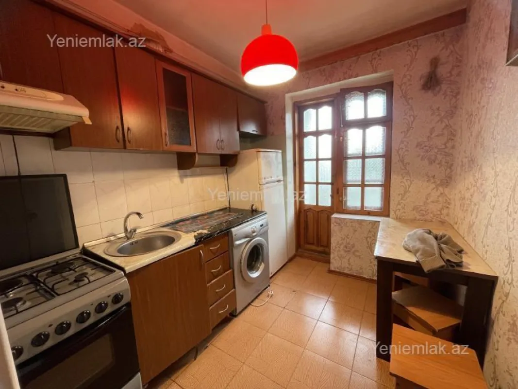 Satılır 2 otaqlı köhnə tikili 50 m²