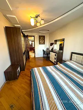 Satılır 4 otaqlı köhnə tikili 120 m²