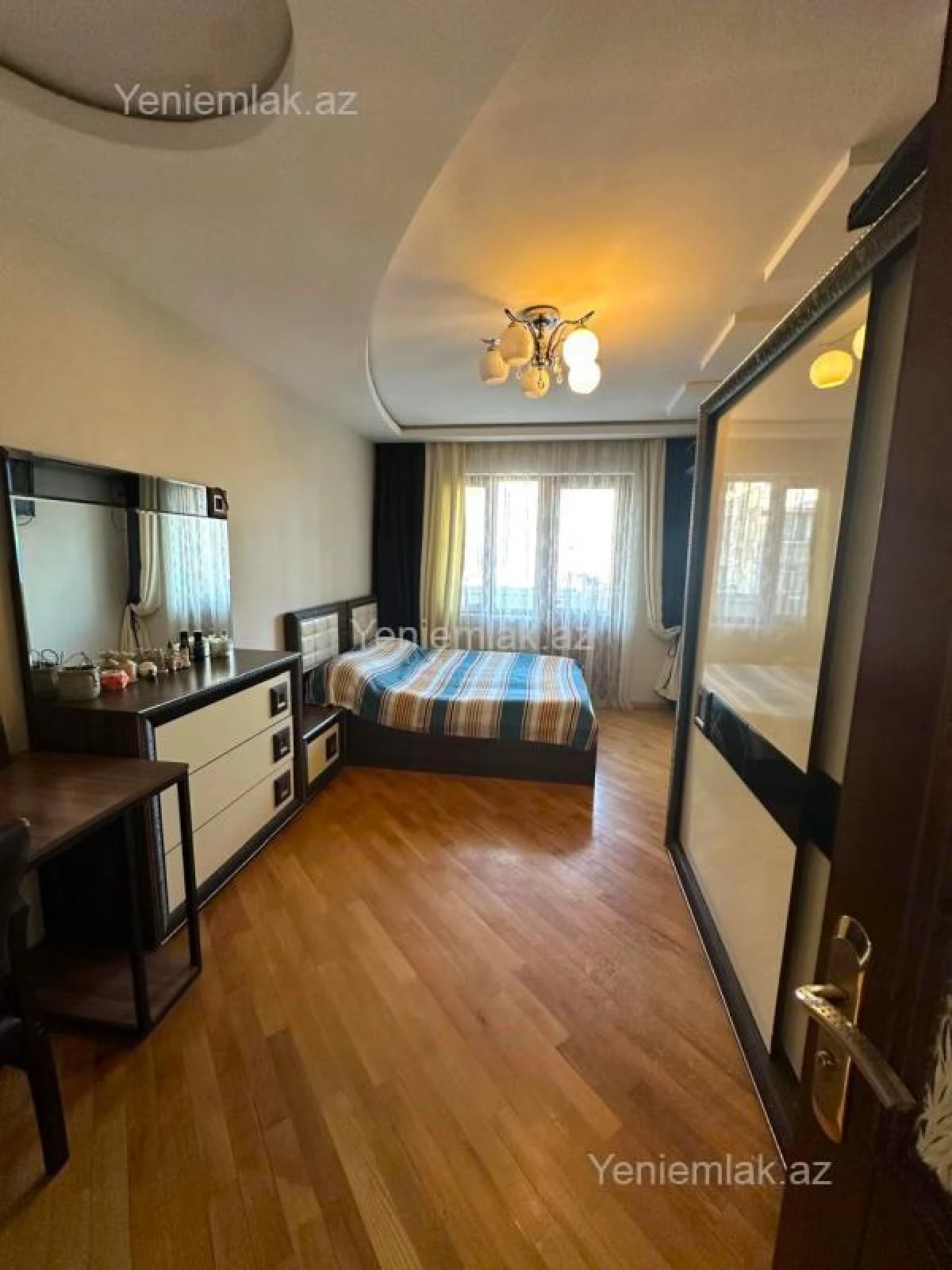 Satılır 4 otaqlı köhnə tikili 120 m²