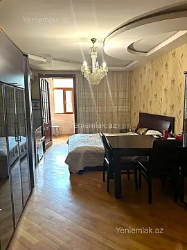 Satılır 4 otaqlı köhnə tikili 120 m²