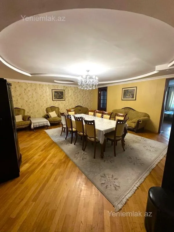 Satılır 4 otaqlı köhnə tikili 120 m²