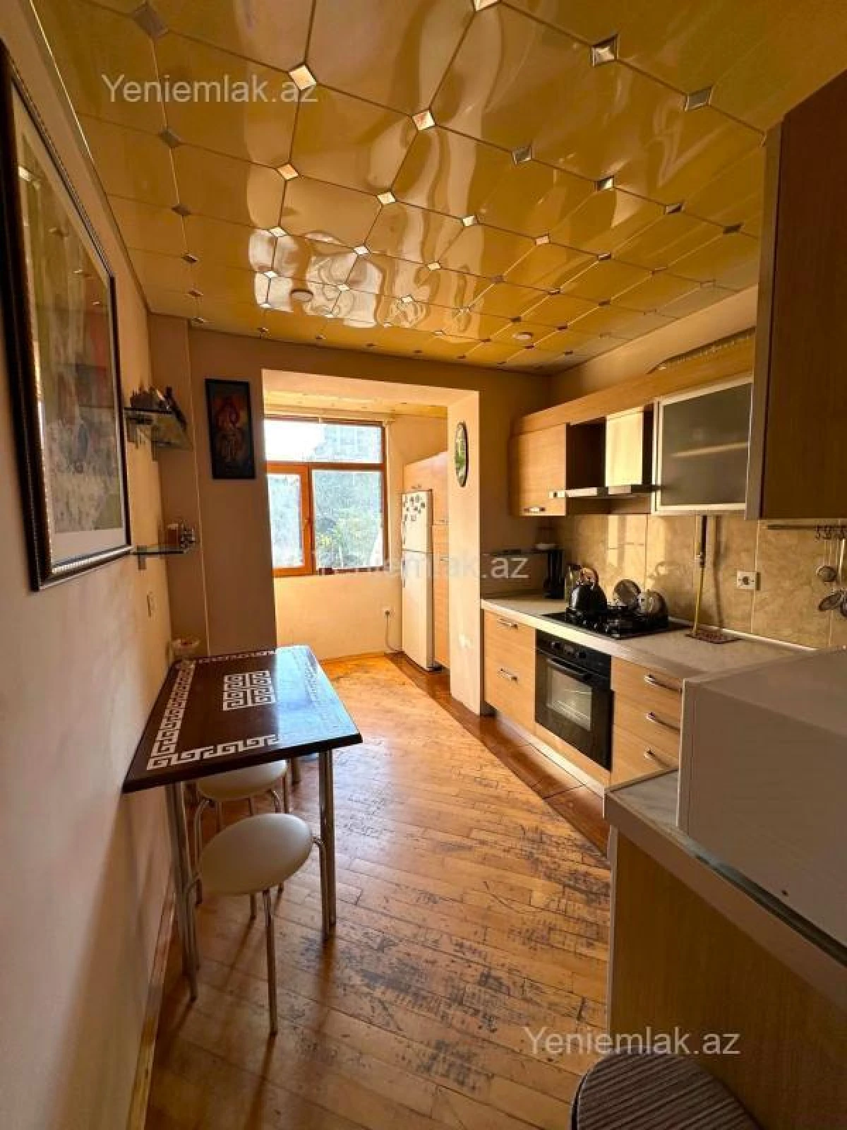 Satılır 4 otaqlı köhnə tikili 120 m²