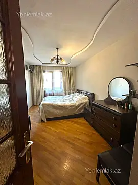 Satılır 4 otaqlı köhnə tikili 120 m²