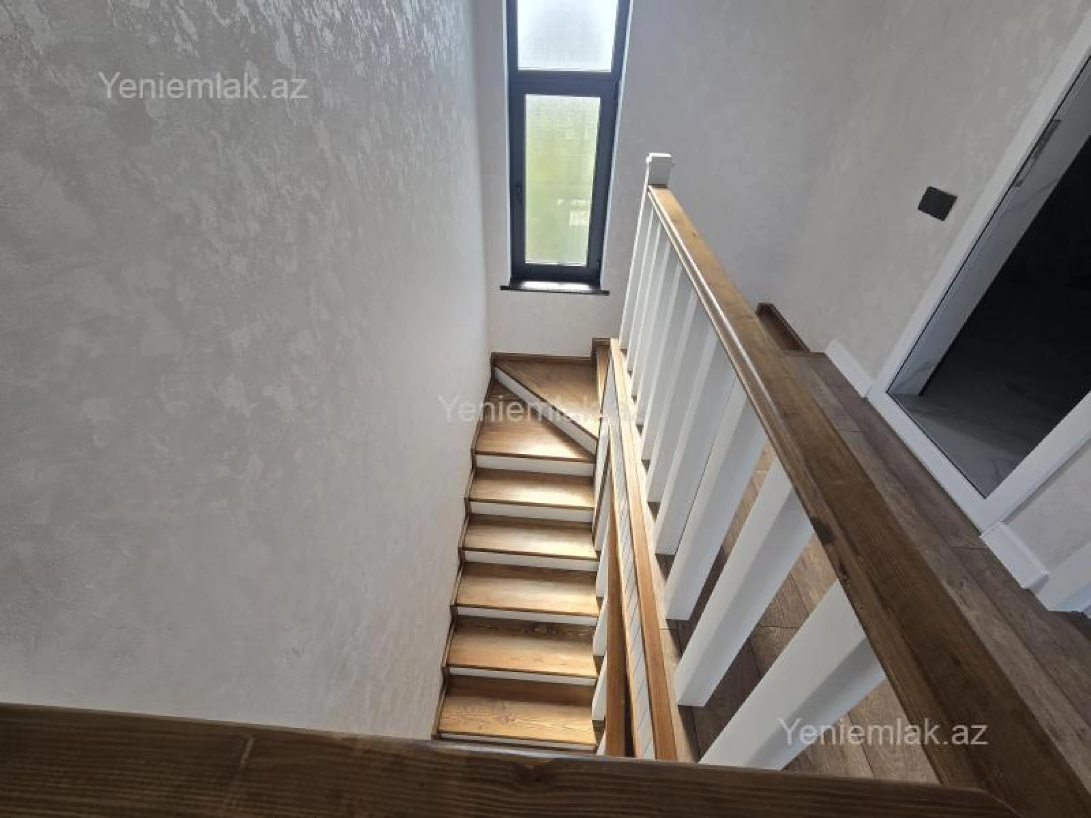 Satılır 4 otaqlı həyət evi 200 m²