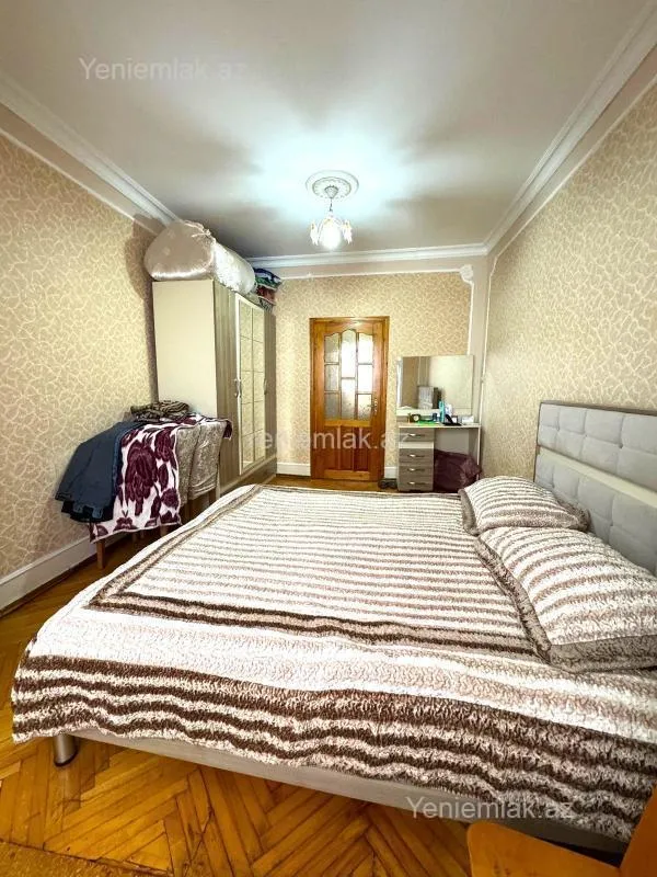 Satılır 2 otaqlı köhnə tikili 70 m²