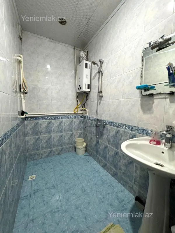 Satılır 2 otaqlı köhnə tikili 70 m²