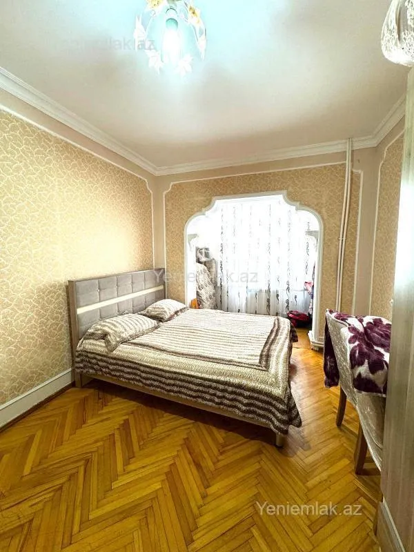 Satılır 2 otaqlı köhnə tikili 70 m²