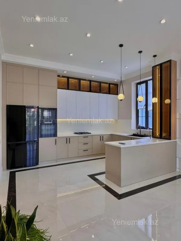 Satılır 6 otaqlı həyət evi 430 m²