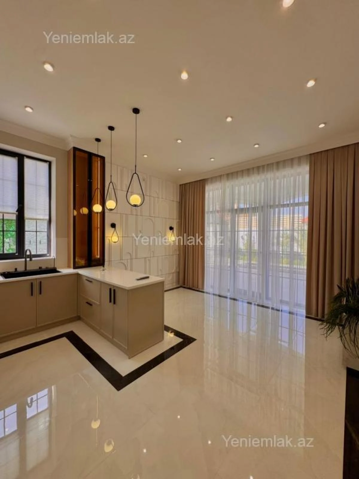 Satılır 6 otaqlı həyət evi 430 m²