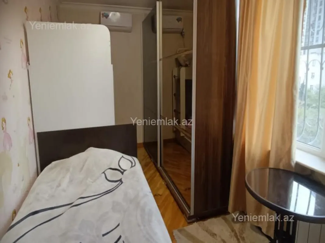 Satılır 2 otaqlı köhnə tikili 50 m²