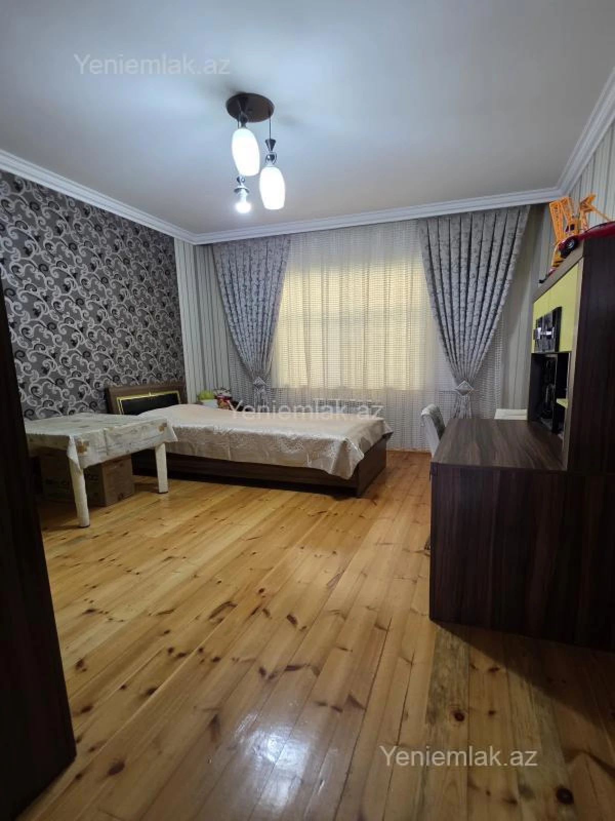Satılır 5 otaqlı həyət evi 180 m²