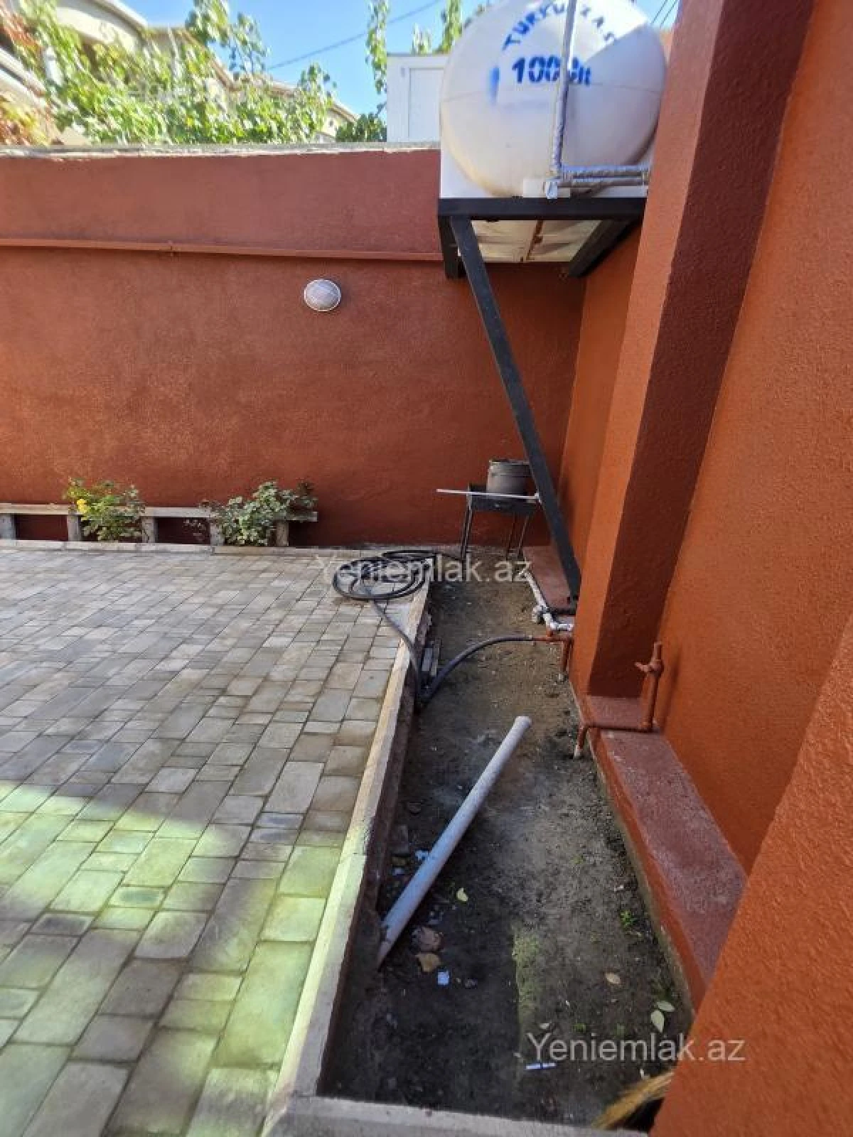 Satılır 5 otaqlı həyət evi 180 m²