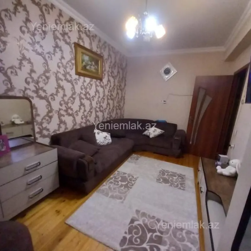 Satılır 5 otaqlı həyət evi 180 m²