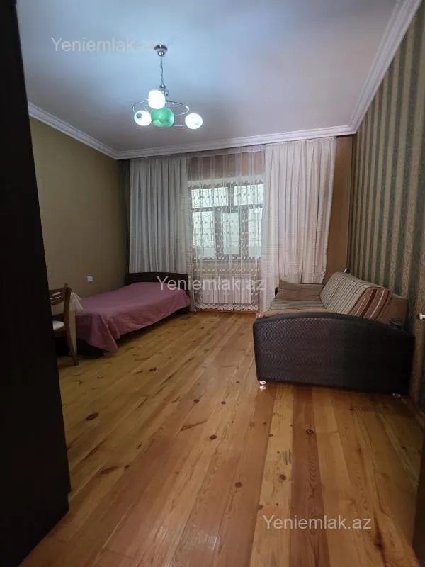 Satılır 5 otaqlı həyət evi 180 m²