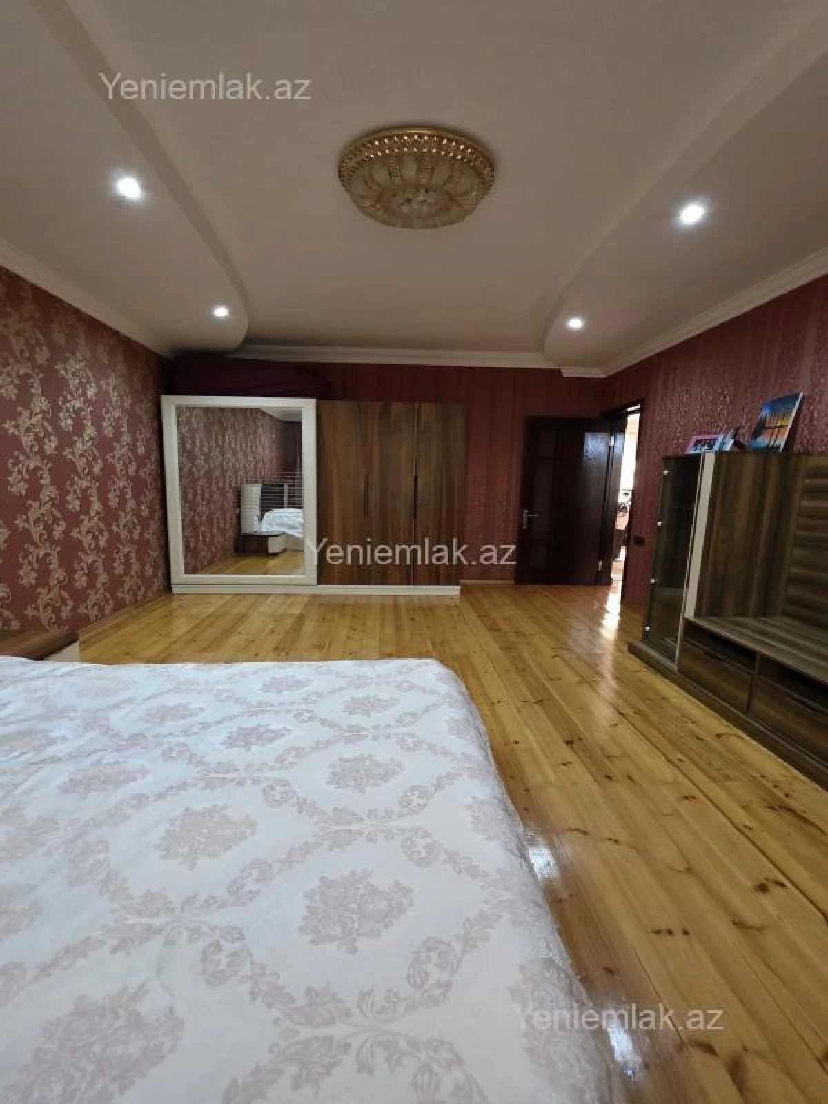 Satılır 5 otaqlı həyət evi 180 m²