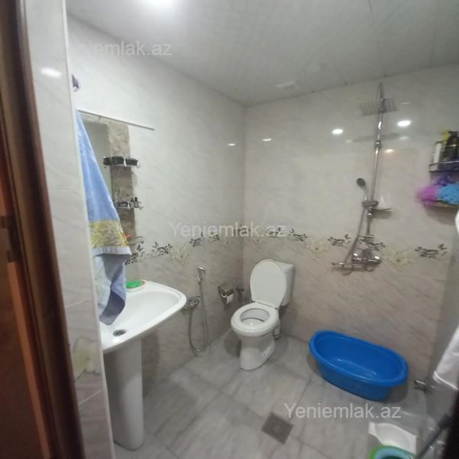 Satılır 5 otaqlı həyət evi 180 m²