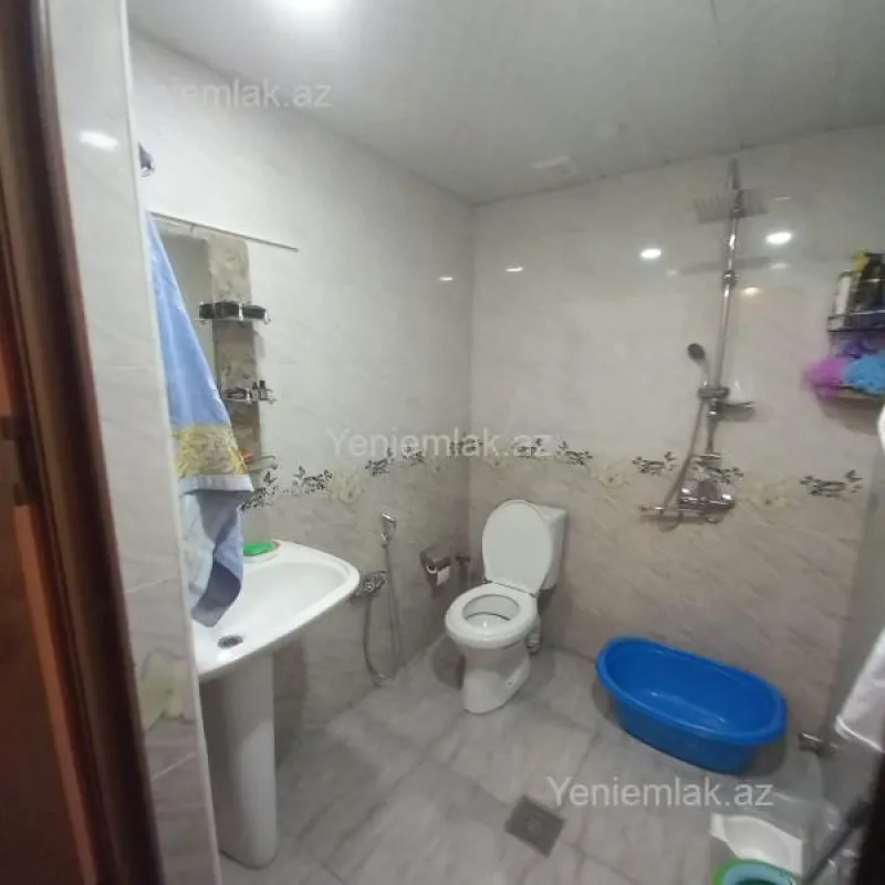 Satılır 5 otaqlı həyət evi 180 m²