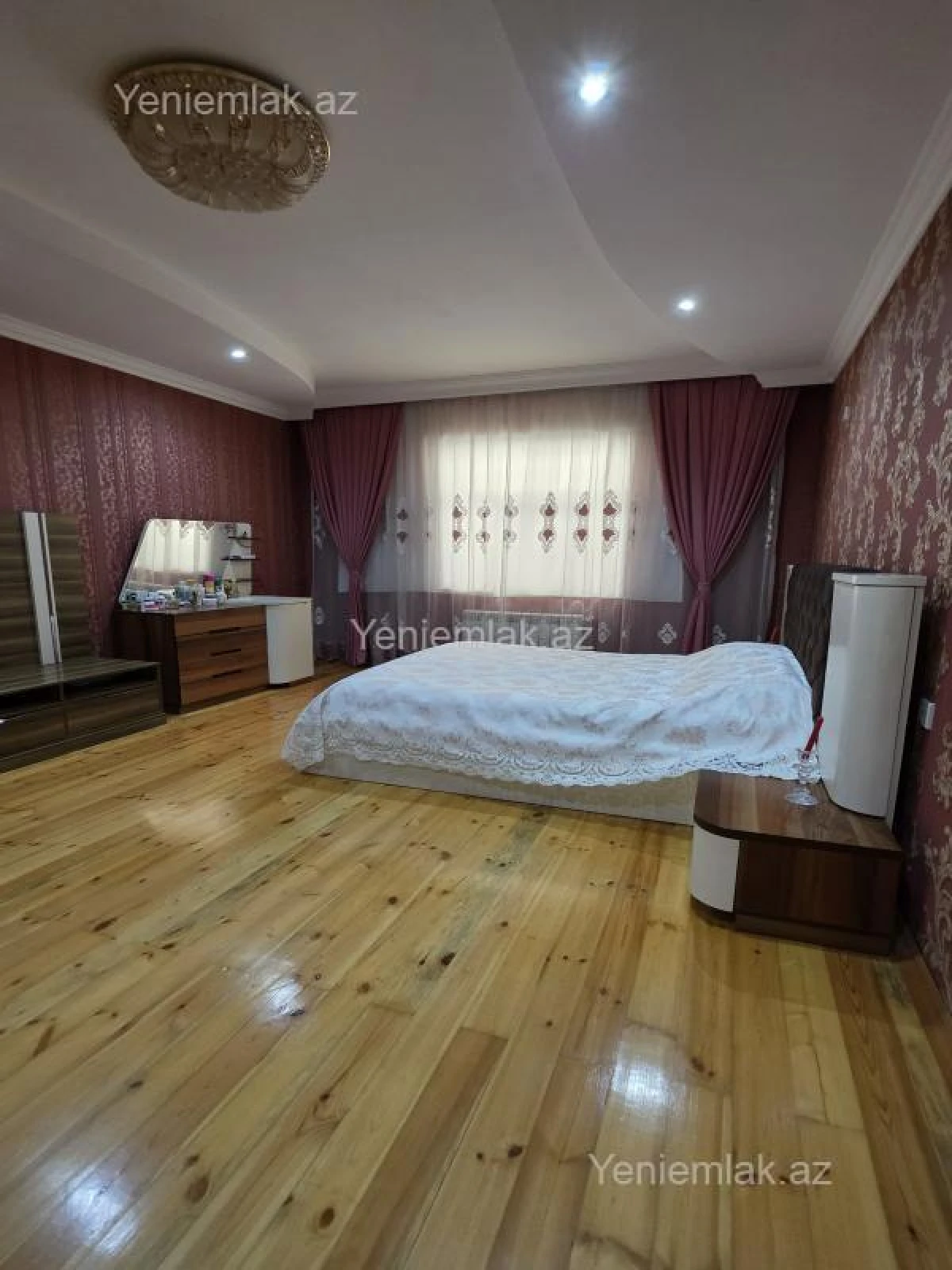 Satılır 5 otaqlı həyət evi 180 m²