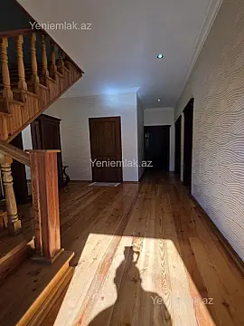 Satılır 5 otaqlı həyət evi 180 m²