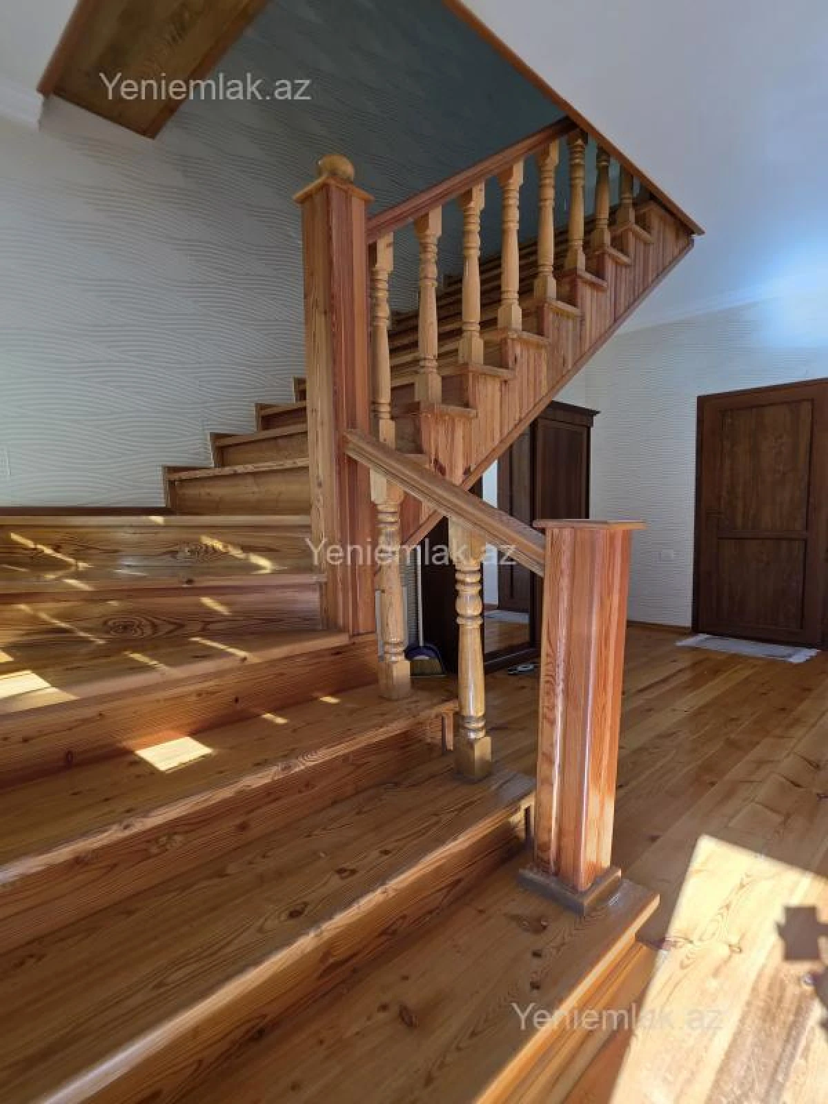 Satılır 5 otaqlı həyət evi 180 m²