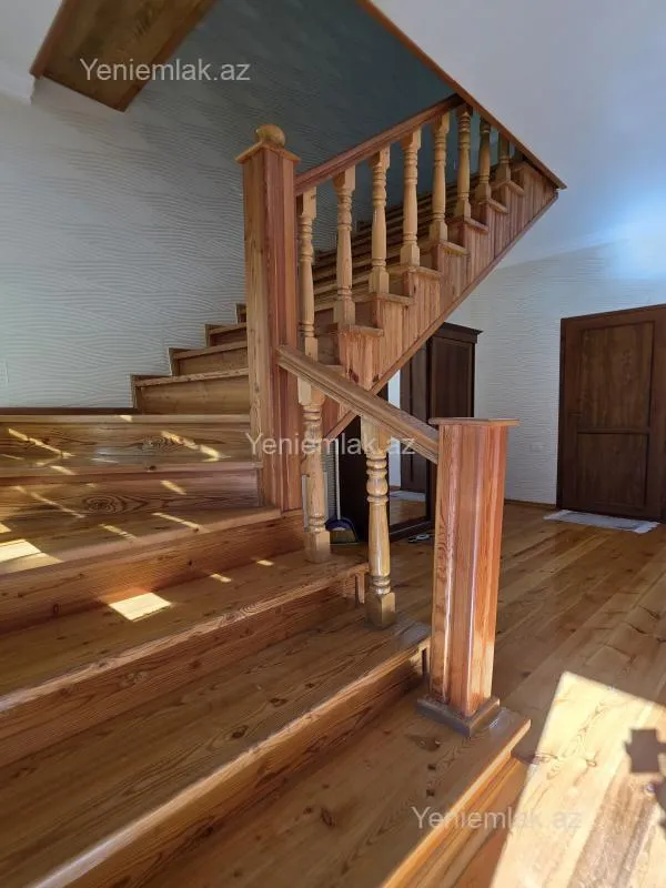 Satılır 5 otaqlı həyət evi 180 m²