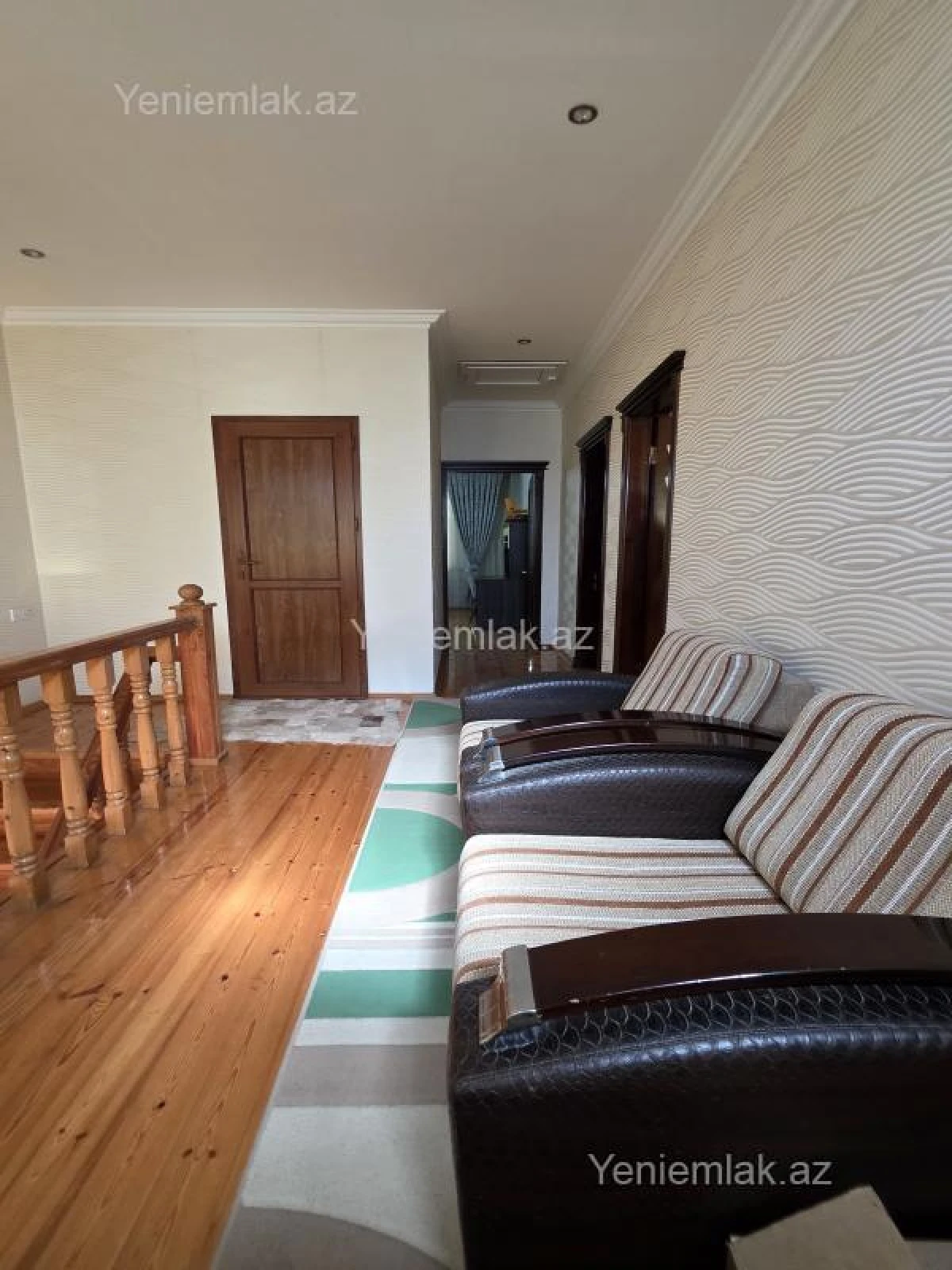 Satılır 5 otaqlı həyət evi 180 m²